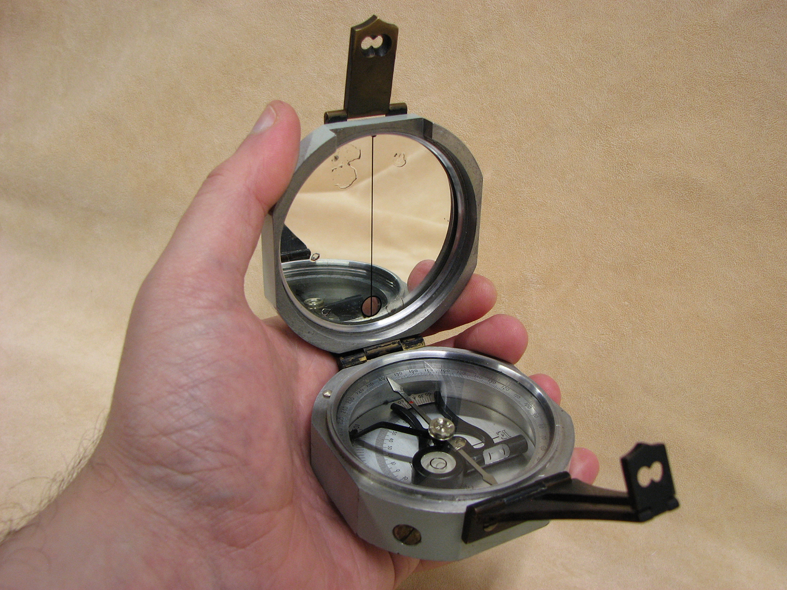 1940's unsigned Brunton design pocket transit compass